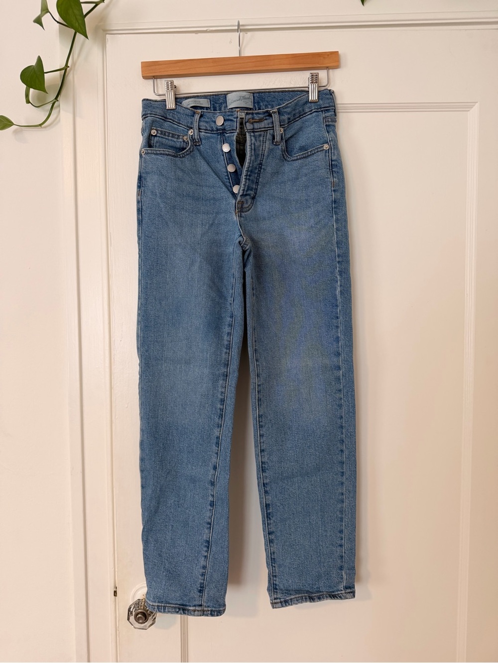 Universal Thread Mid-Rise Straight Leg Jeans in Light Blue